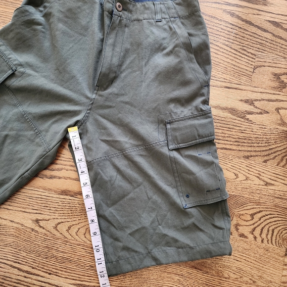 Men's Green Cargo Pockets Size 30 Waist Shorts Hiking Outdoor Casual Lightweight - Picture 2 of 5